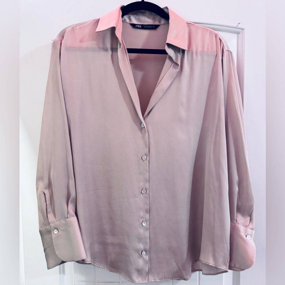 Zara- size M- ivory, 100% polyester satin blouse. Great condition